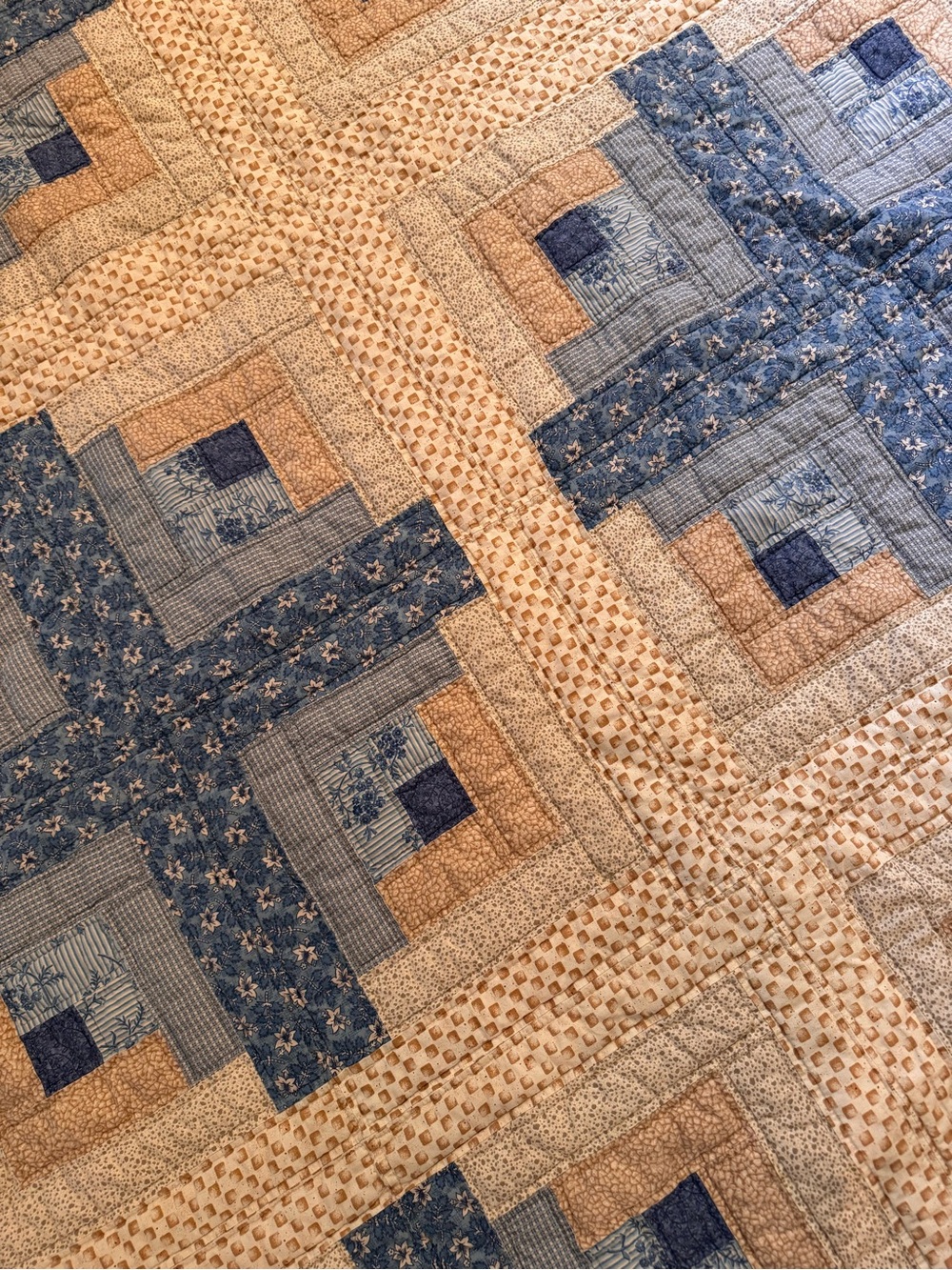 Handmade Log Cabin pattern quilt with blue and tan fabrics - Picture 5 of 16